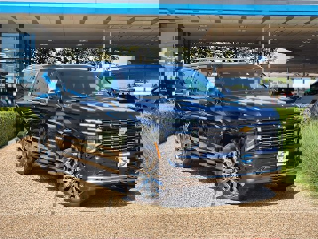 New 2026 Chevrolet Suburban High Country image 2
