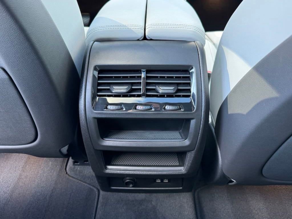 Used 2025 BMW X5 xDrive50e w/ Premium Package image 16