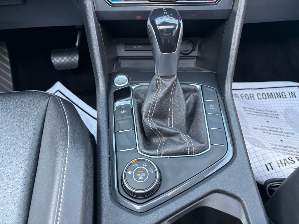 Used 2022 Volkswagen Tiguan SE w/ Panoramic Sunroof Package AWD/4WD image 19