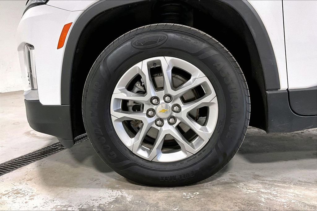 Used 2023 Chevrolet Traverse LS image 11