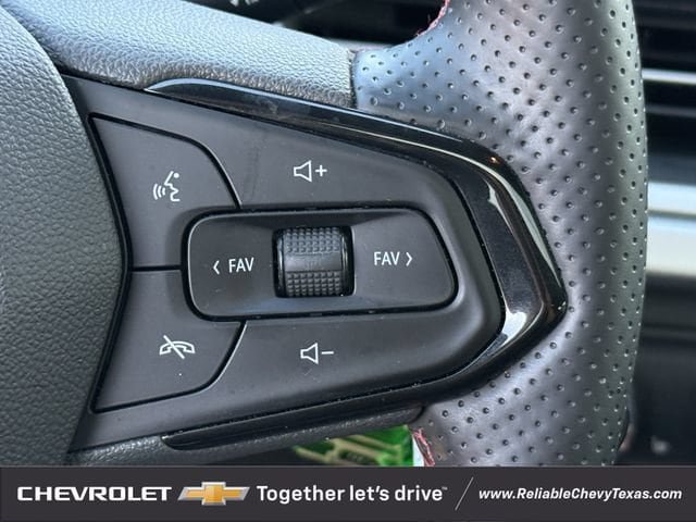 Used 2025 Chevrolet Trax RS w/ Sunroof Package FWD image 15
