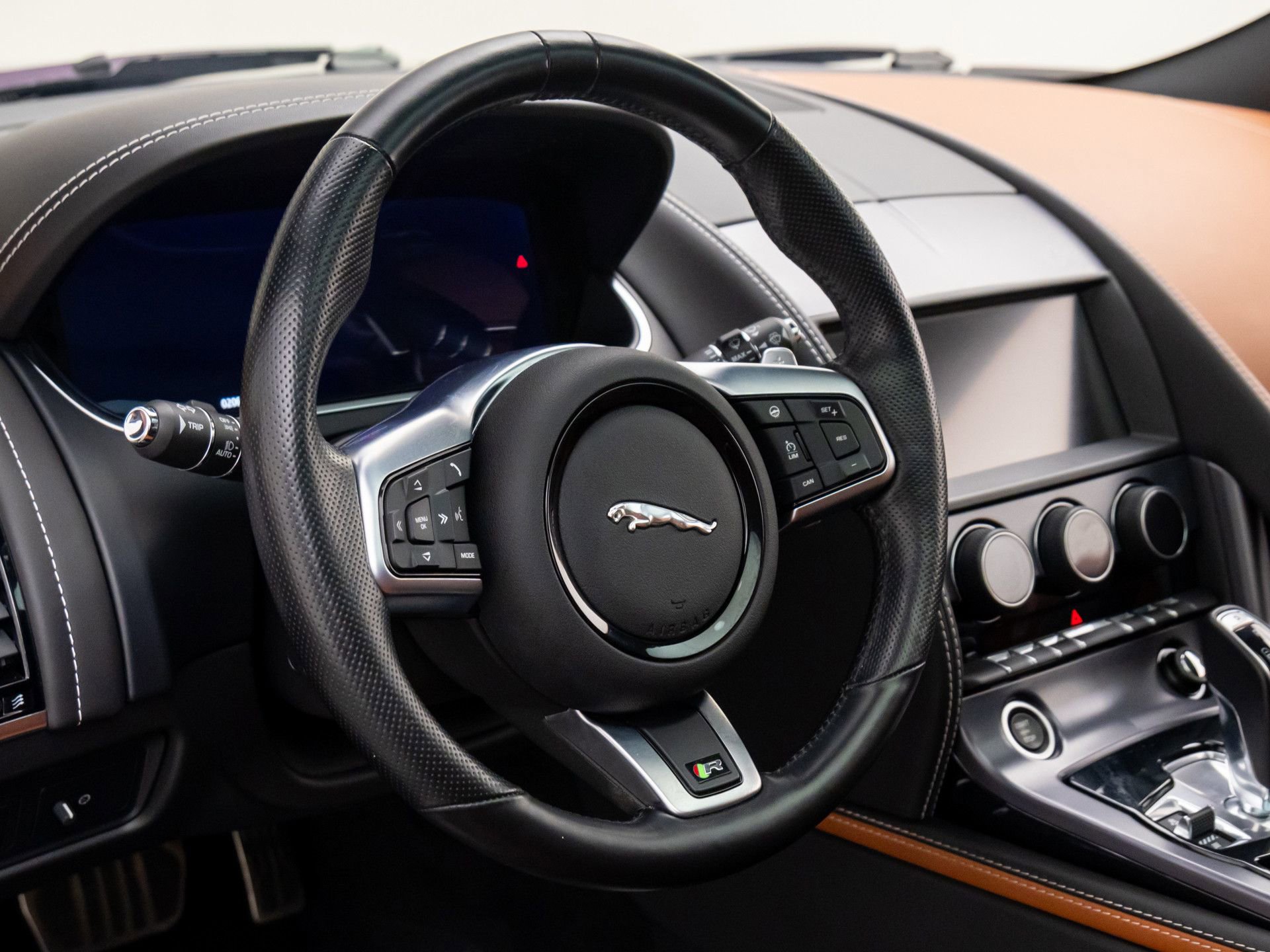 Used 2023 Jaguar F-TYPE R image 11