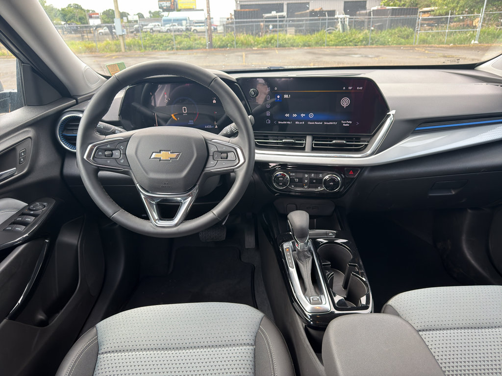 New 2025 Chevrolet Trax LT w/ Driver Confidence Package FWD image 17