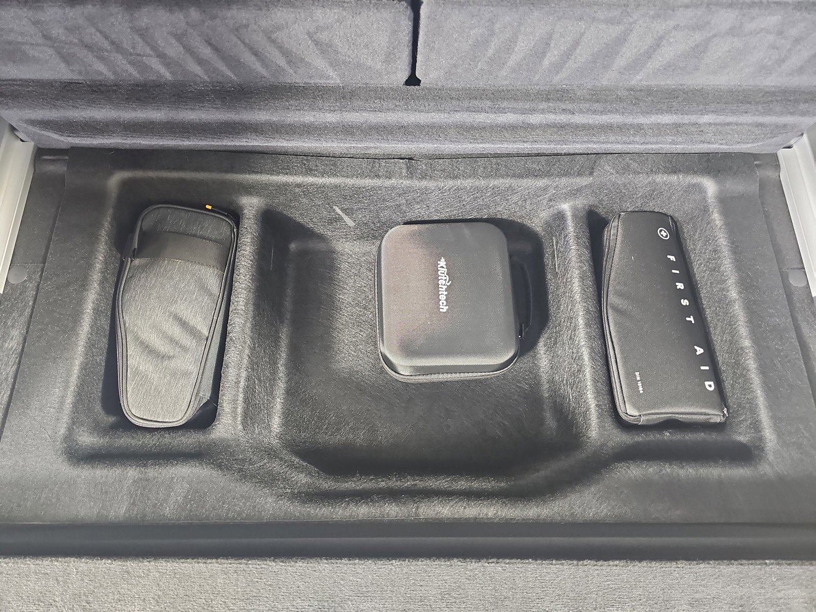 Used 2024 Rivian R1S Adventure AWD/4WD image 32