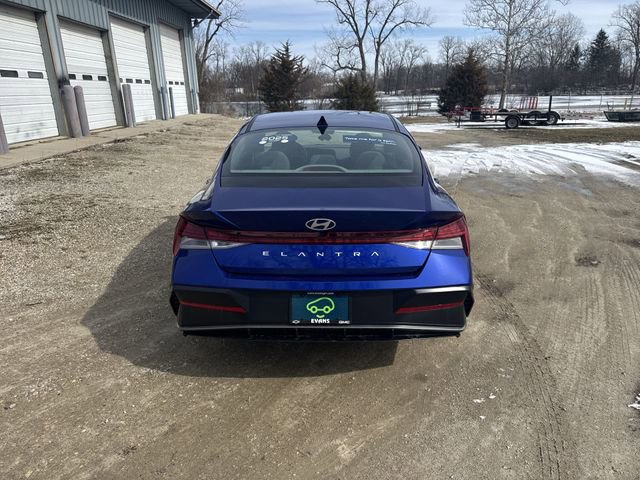 Used 2025 Hyundai Elantra SEL image 8