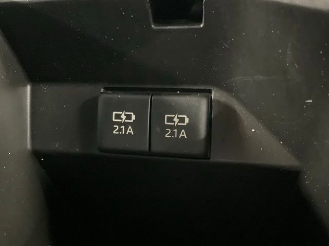 Used 2020 Toyota Camry LE w/ Carpet Mat Package image 22