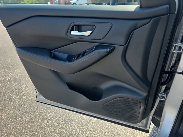 Used 2025 Nissan Rogue SV FWD image 27