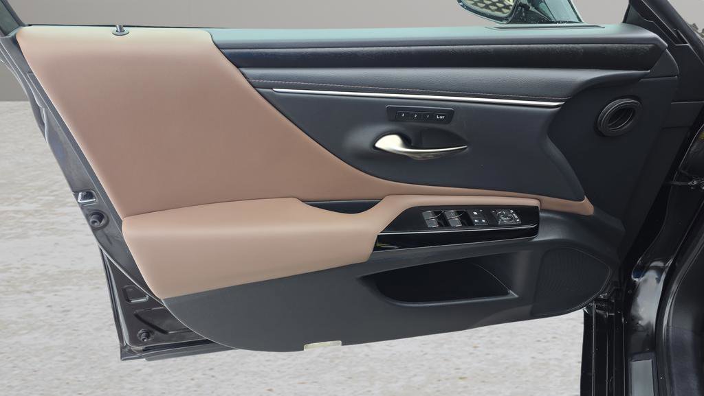 Certified 2024 Lexus ES 350 w/ Premium Package image 9