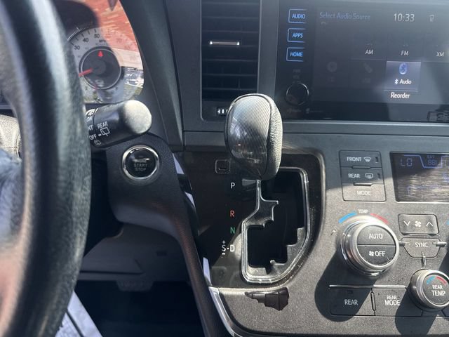 Used 2015 Toyota Sienna SE w/ SE Preferred Package FWD image 21