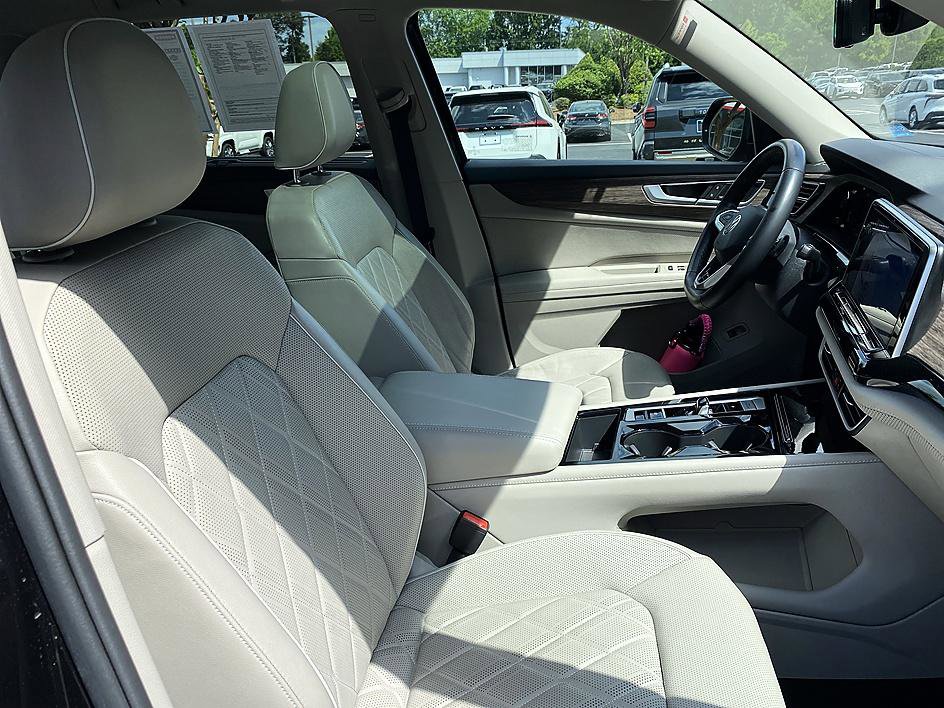 Used 2024 Volkswagen Atlas SEL Premium R-Line image 21