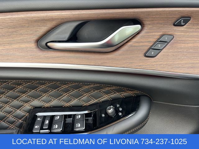 Used 2023 Jeep Grand Cherokee Summit w/ Luxury Tech Group V image 24