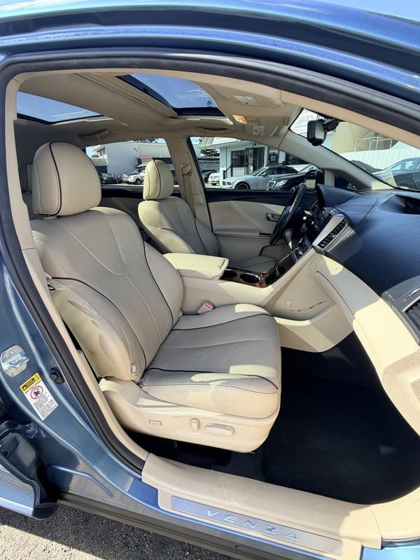 Used 2010 Toyota Venza w/ Leather Pkg FWD image 19