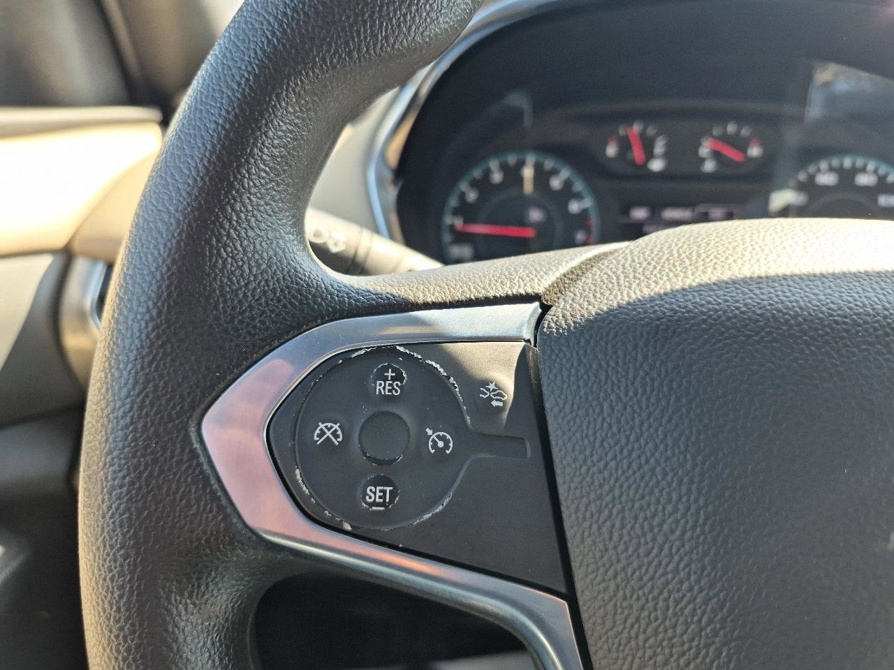 Used 2022 Chevrolet Traverse LS AWD/4WD image 17