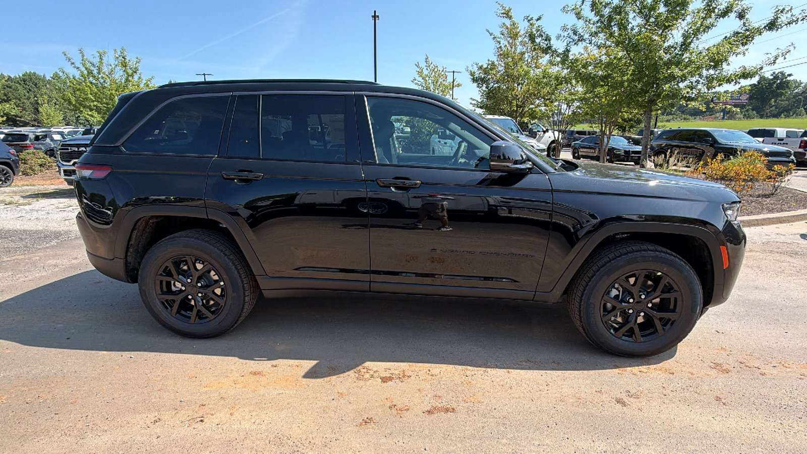 New 2026 Jeep Grand Cherokee Altitude AWD/4WD image 7