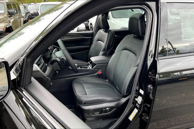 New 2025 Jeep Grand Cherokee L Overland image 10