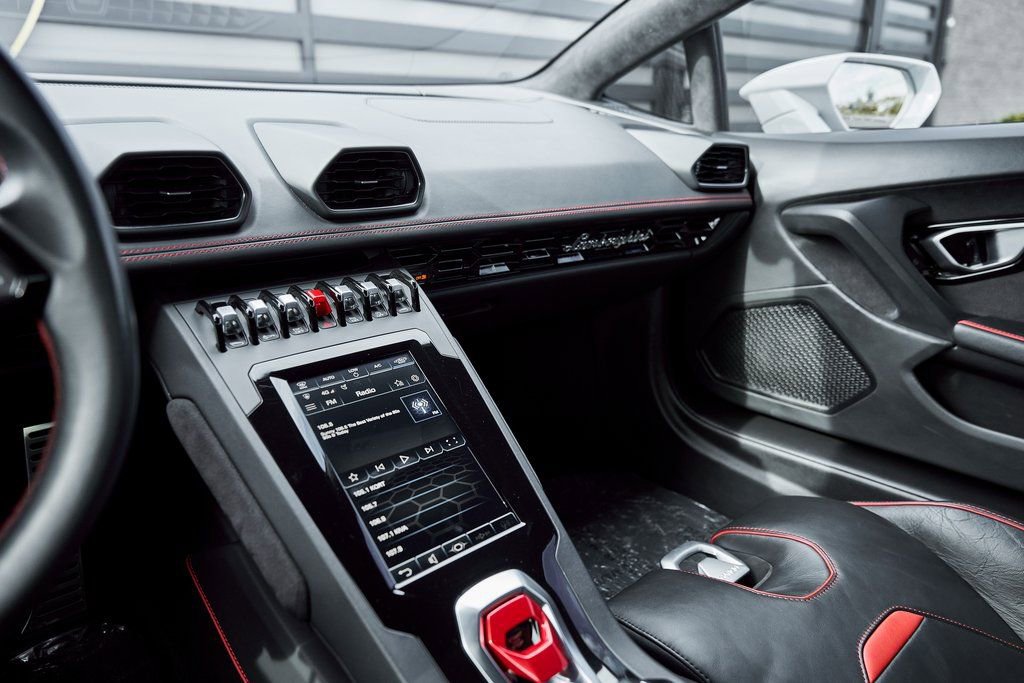 Used 2020 Lamborghini Huracan EVO image 55