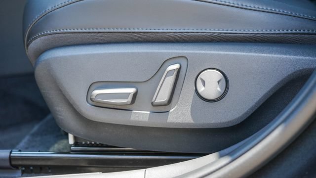 Used 2025 Kia Niro EX FWD image 23
