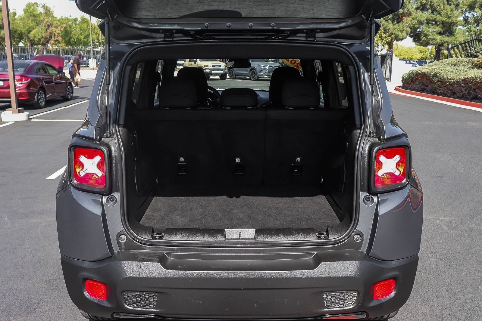 Used 2022 Jeep Renegade Altitude AWD/4WD image 32