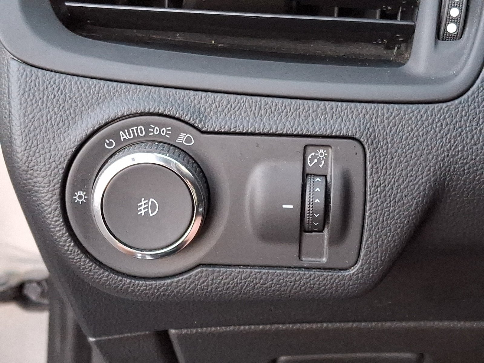Certified 2019 Buick Envision Essence FWD image 27