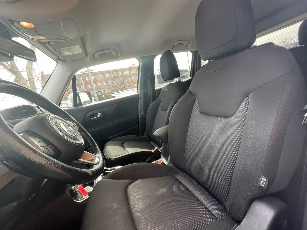 Used 2016 Jeep Renegade Latitude image 10