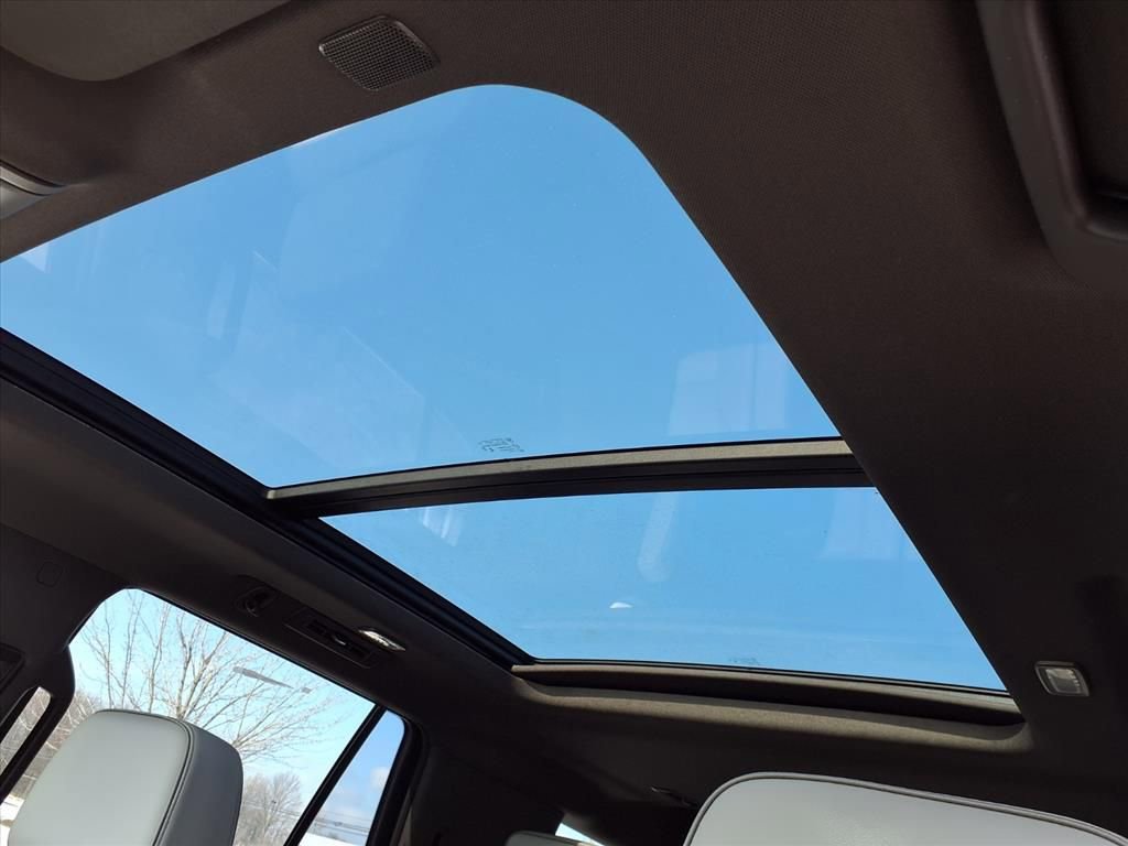 Certified 2023 GMC Yukon SLT w/ SLT Luxury Package image 6