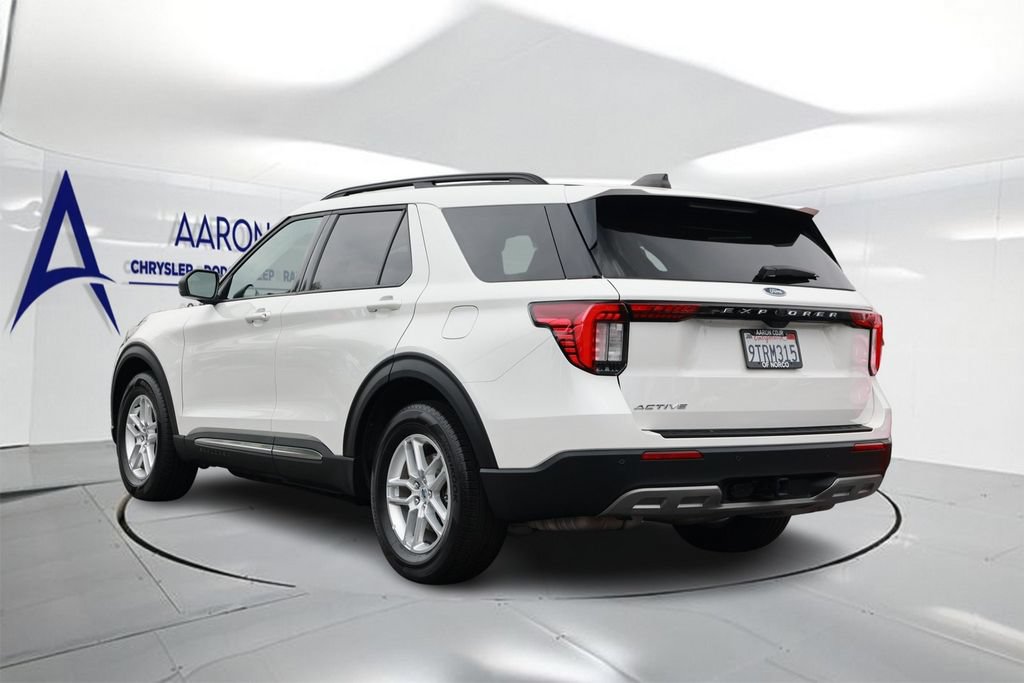 Used 2025 Ford Explorer Active w/ Active Comfort Package RWD image 2