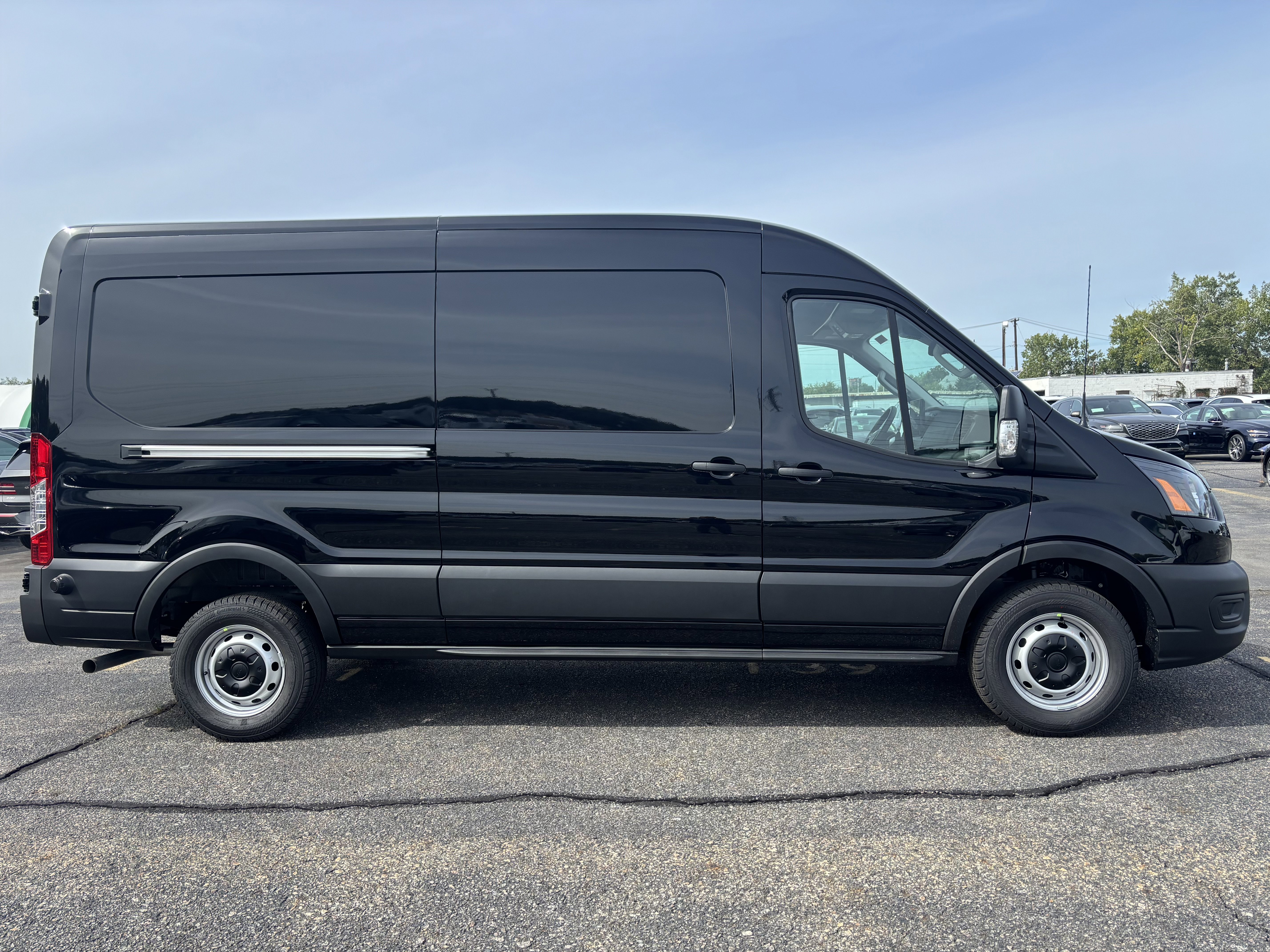 New 2025 Ford Transit 250 148 Medium Roof image 4