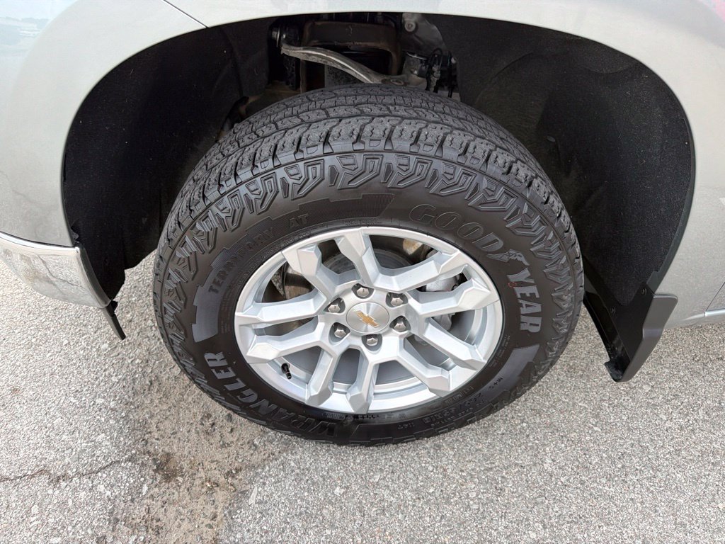 Used 2025 Chevrolet Silverado 1500 LT AWD/4WD image 9