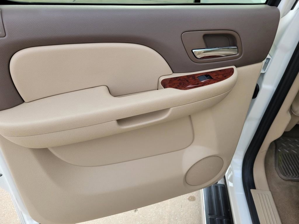 Used 2011 Chevrolet Silverado 1500 LTZ w/ LTZ White Diamond Edition image 15