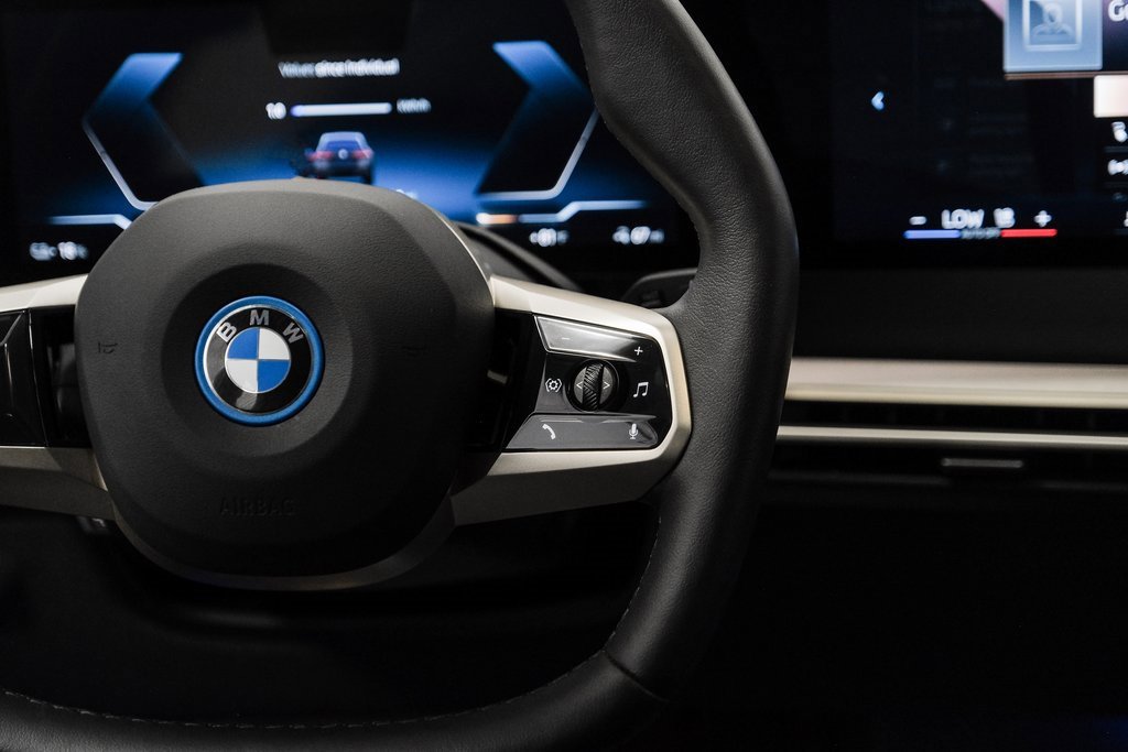 Used 2025 BMW iX xDrive50 image 24