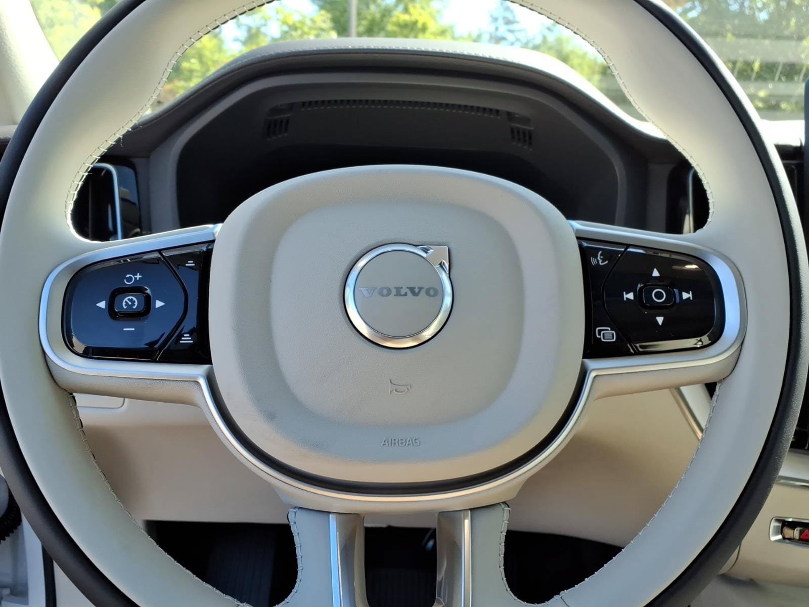 New 2026 Volvo XC60 T8 Ultra w/ Protection Package Premier AWD/4WD image 24