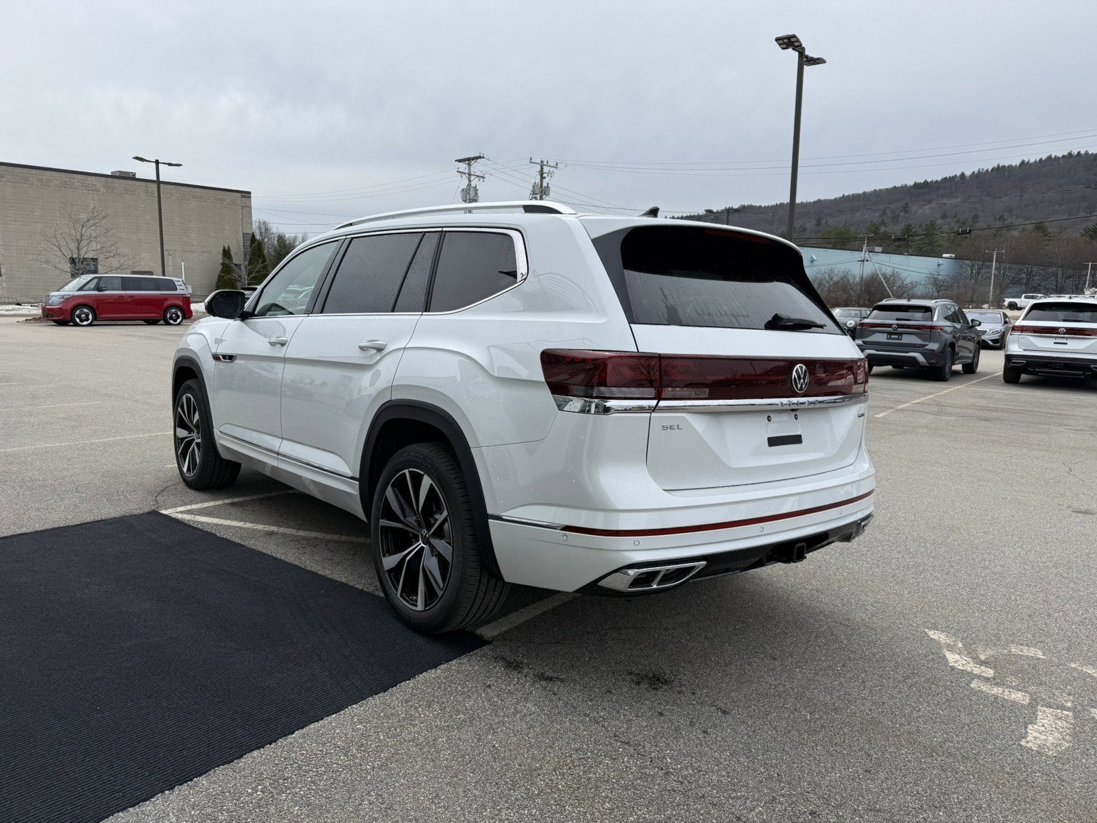 New 2026 Volkswagen Atlas SEL Premium R-Line image 5