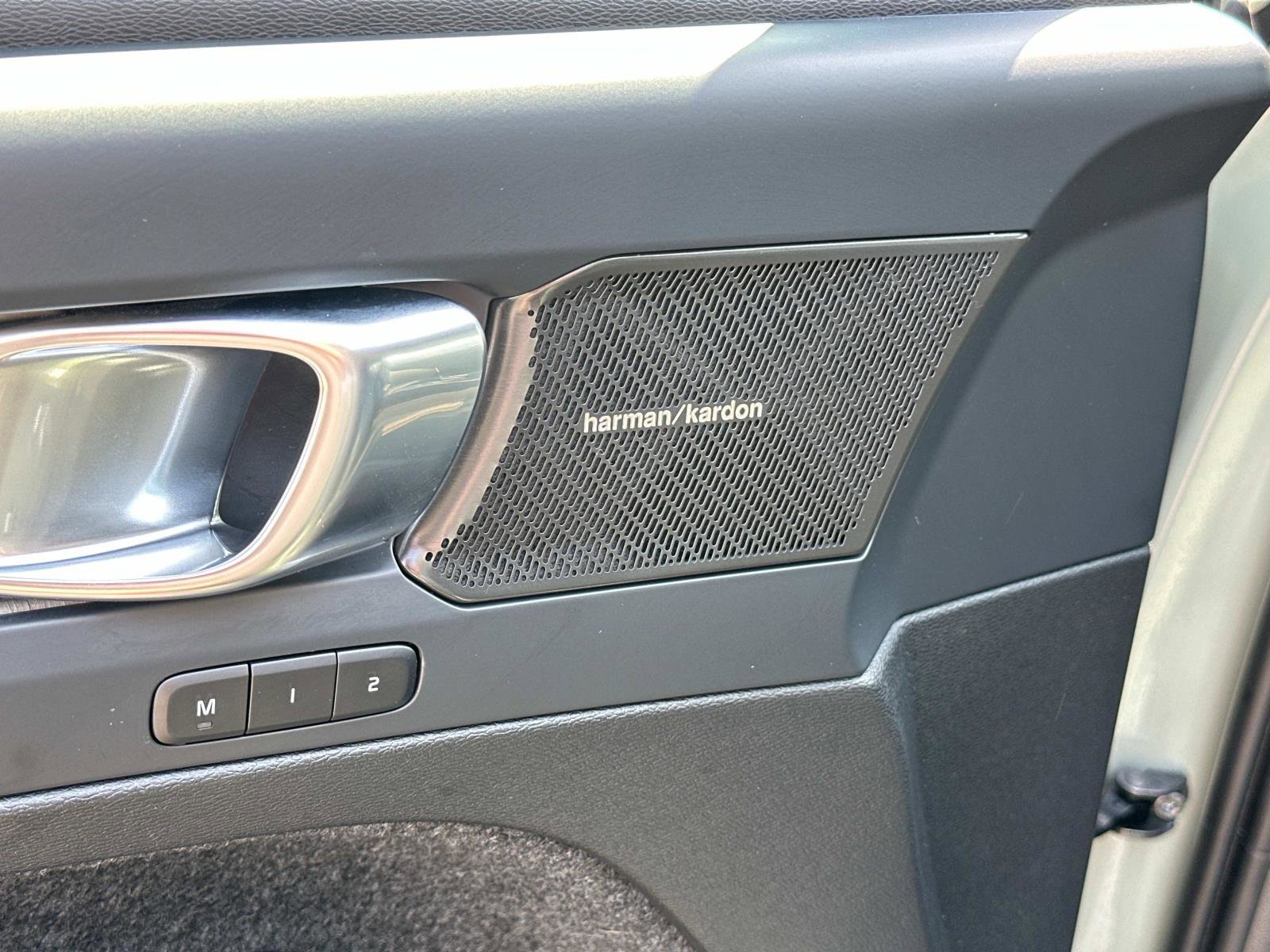 Certified 2024 Volvo XC40 B5 Ultimate w/ Climate Package image 16