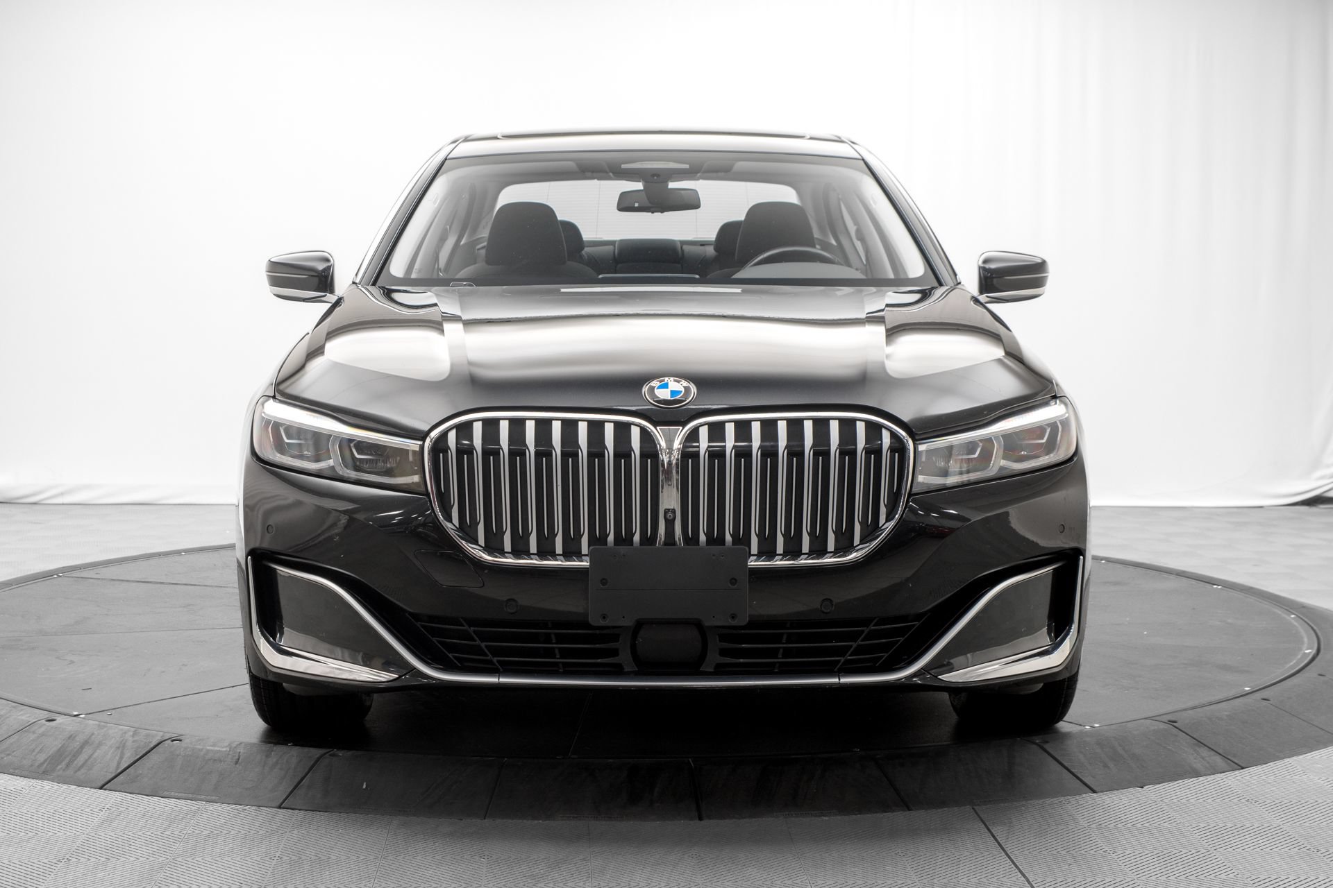Used 2020 BMW 740i xDrive AWD/4WD image 2