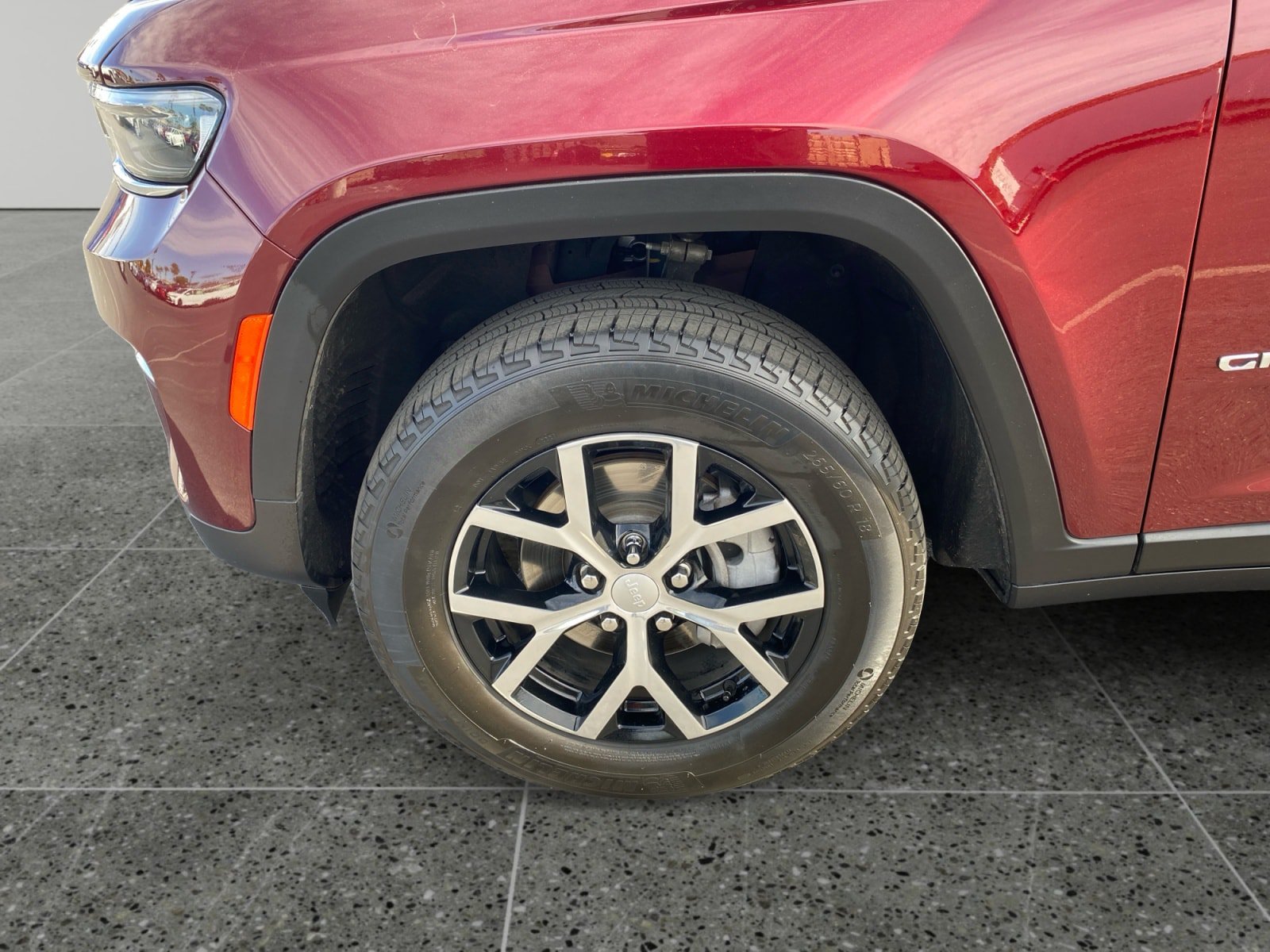 Used 2024 Jeep Grand Cherokee Limited AWD/4WD image 14