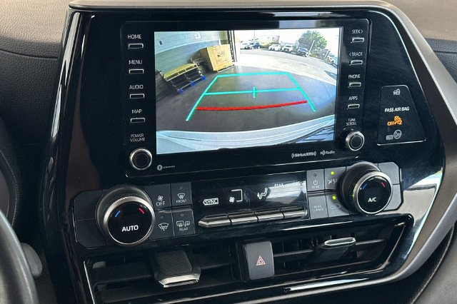 Used 2020 Toyota Highlander LE AWD/4WD image 24