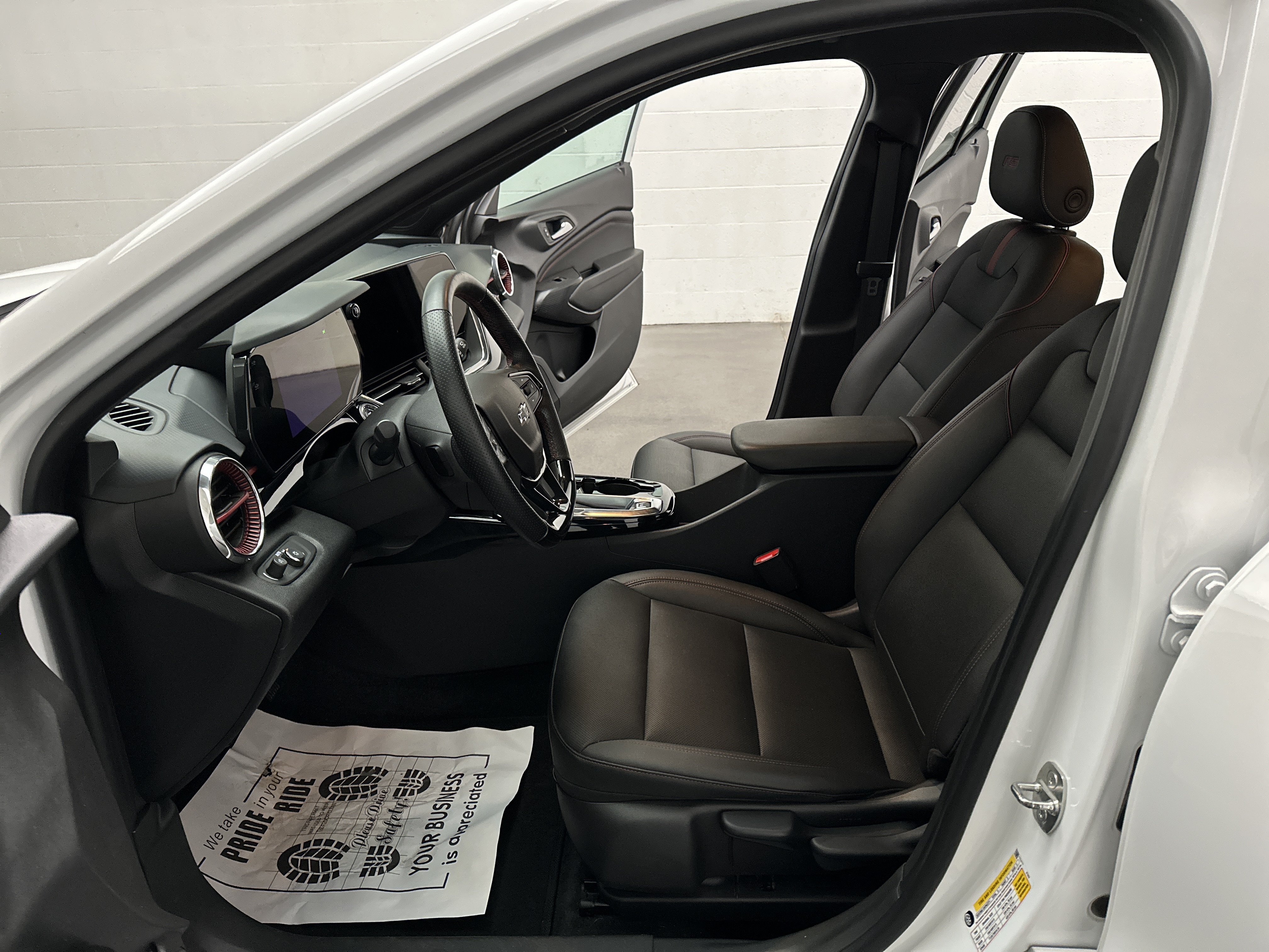 Used 2024 Chevrolet Trax RS w/ Driver Confidence Package FWD image 16