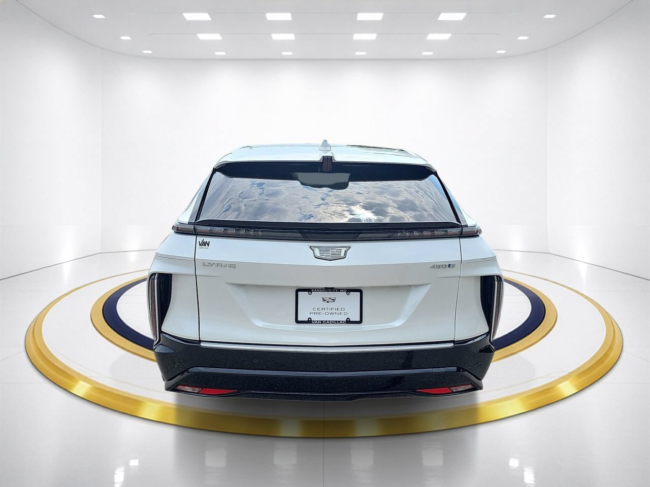 Used 2024 Cadillac Lyriq Luxury w/ LPO, Floor Liner Package RWD image 6