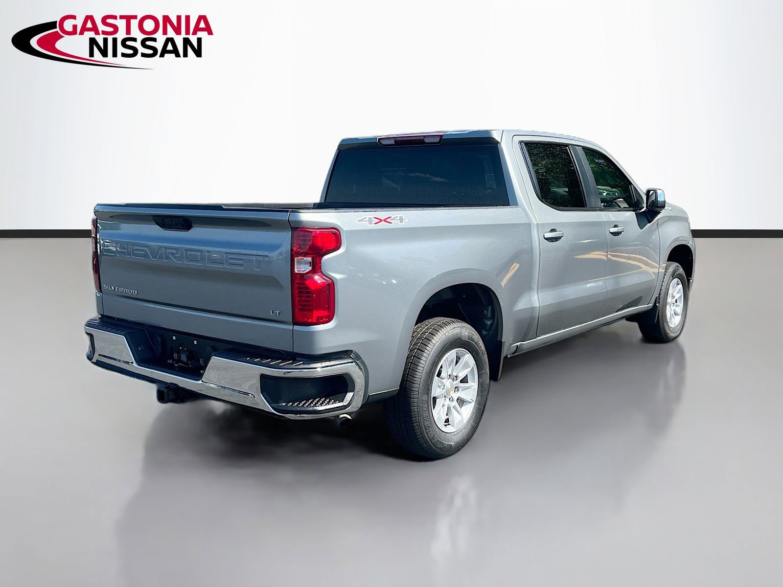Used 2025 Chevrolet Silverado 1500 LT AWD/4WD image 9
