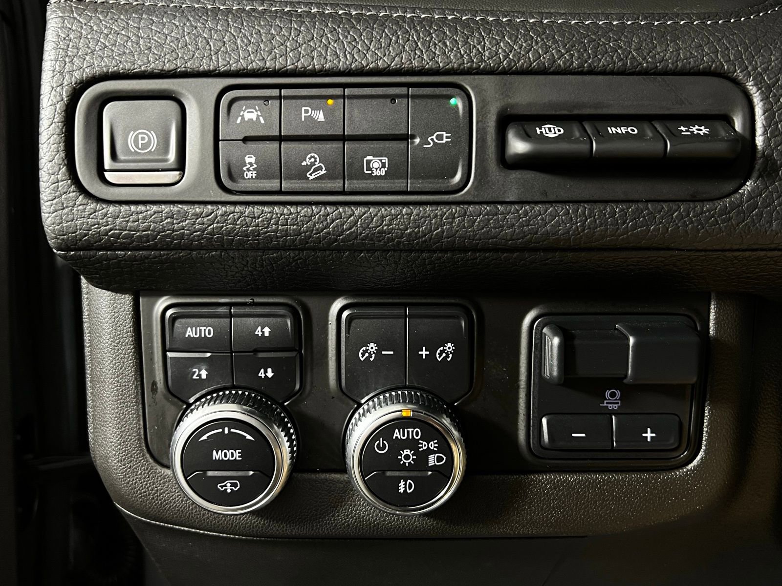 Used 2022 GMC Yukon Denali w/ Denali Ultimate Package image 24