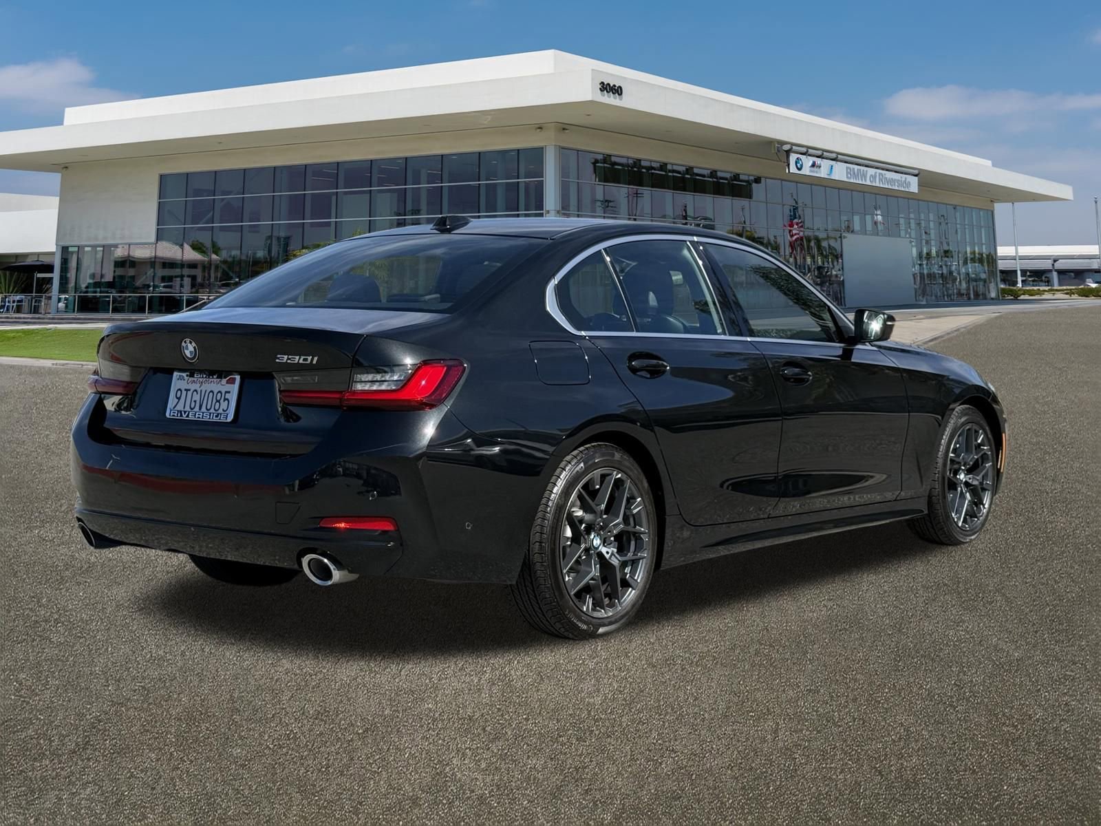 Used 2025 BMW 330i Sedan w/ Premium Package image 10