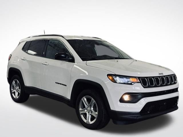 Used 2023 Jeep Compass Latitude image 4