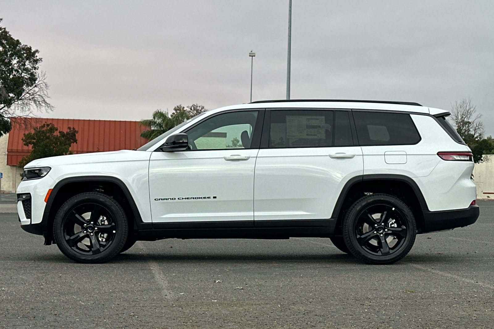 New 2026 Jeep Grand Cherokee L Limited w/ Limited Altitude Package AWD/4WD image 6
