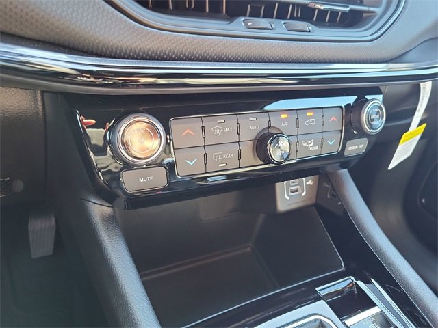 New 2026 Jeep Compass Latitude image 16