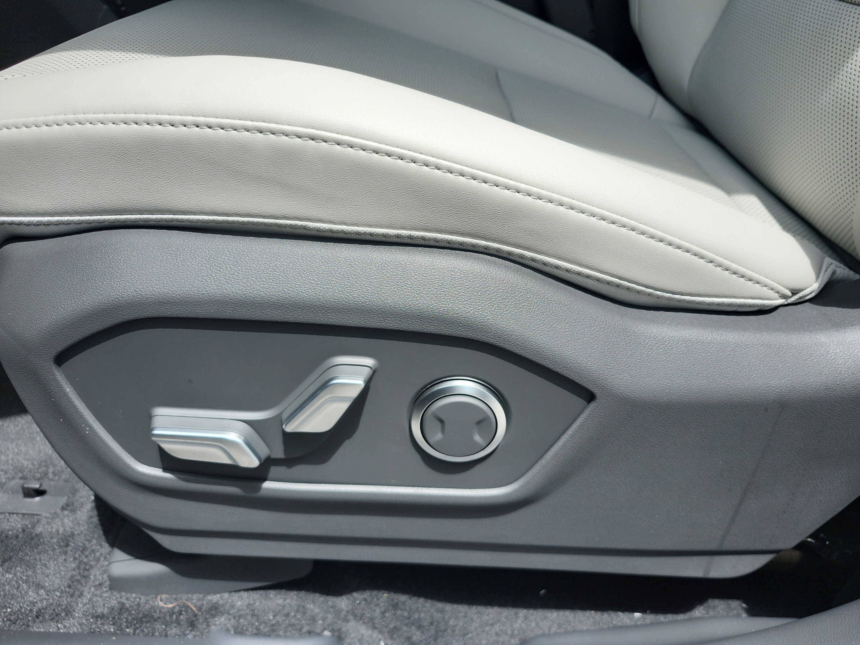 New 2027 Hyundai Santa Fe SEL FWD image 14