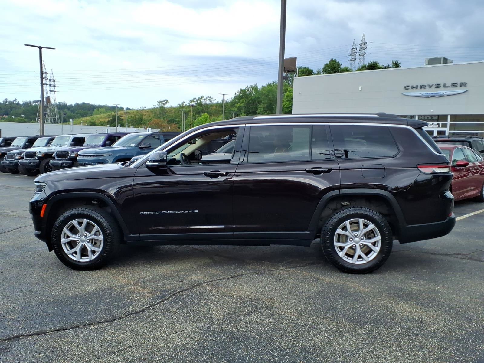 Certified 2022 Jeep Grand Cherokee L Limited AWD/4WD image 2