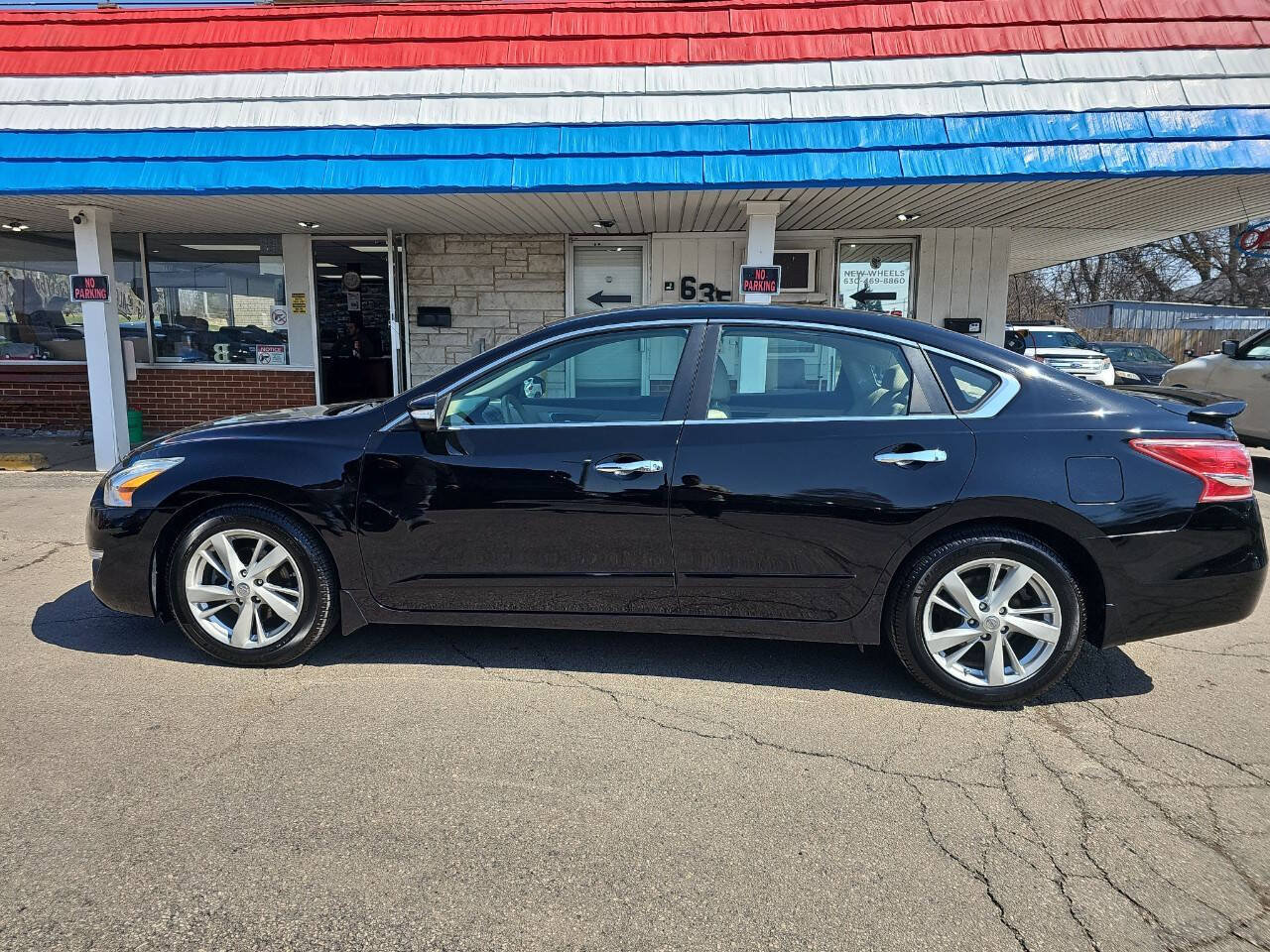 Used 2013 Nissan Altima 2.5 SL w/ Technology Pkg FWD image 4