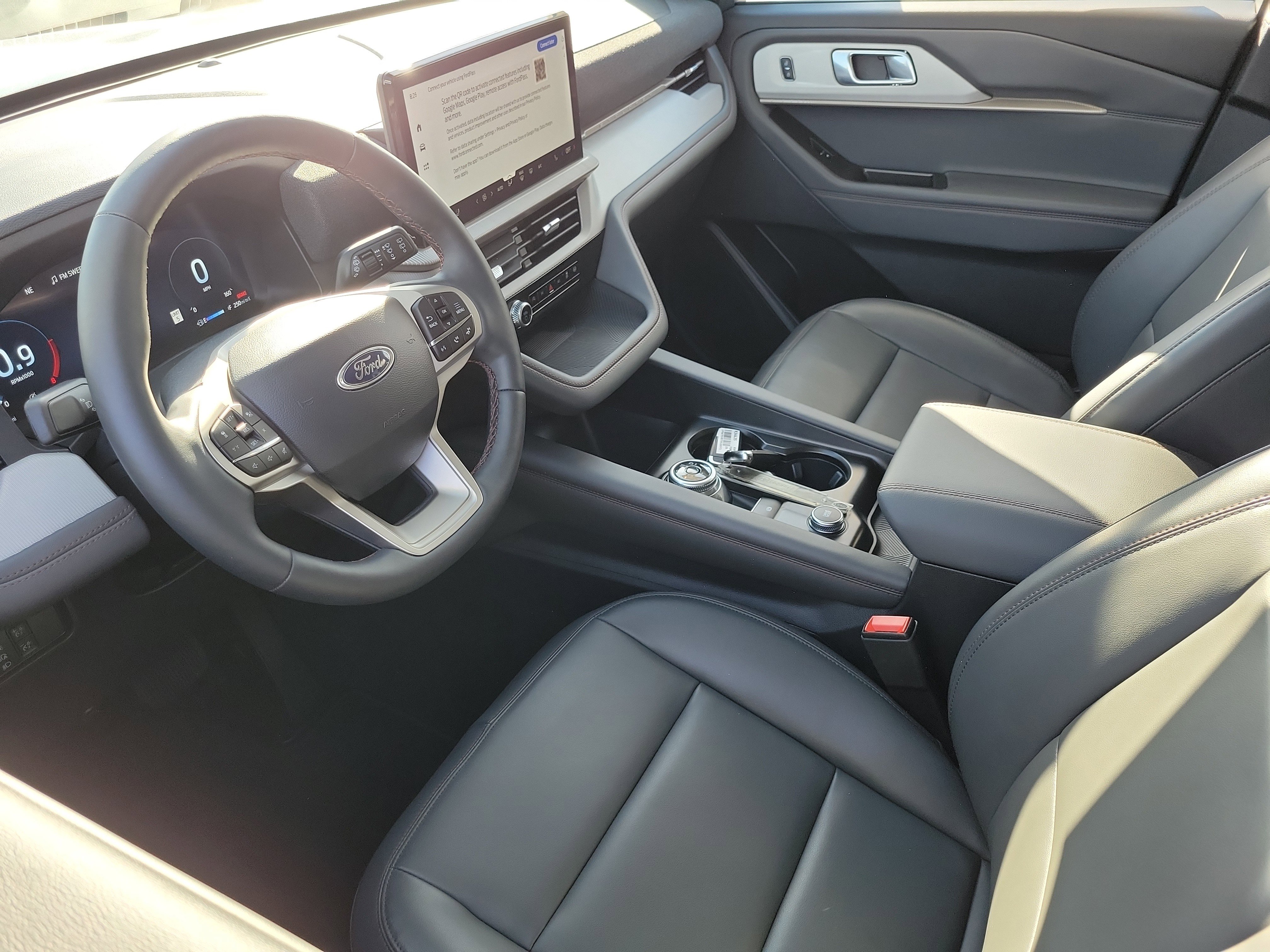 Used 2026 Ford Explorer Active w/ Active Comfort Package RWD image 3