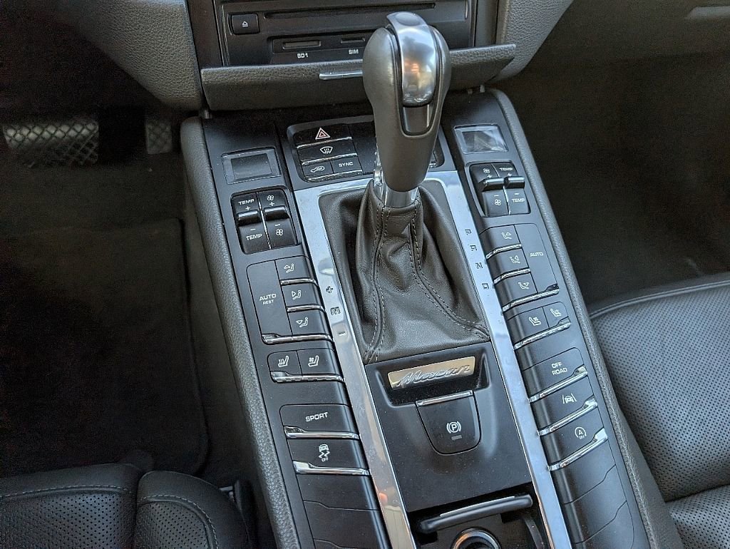 Used 2017 Porsche Macan AWD/4WD image 30