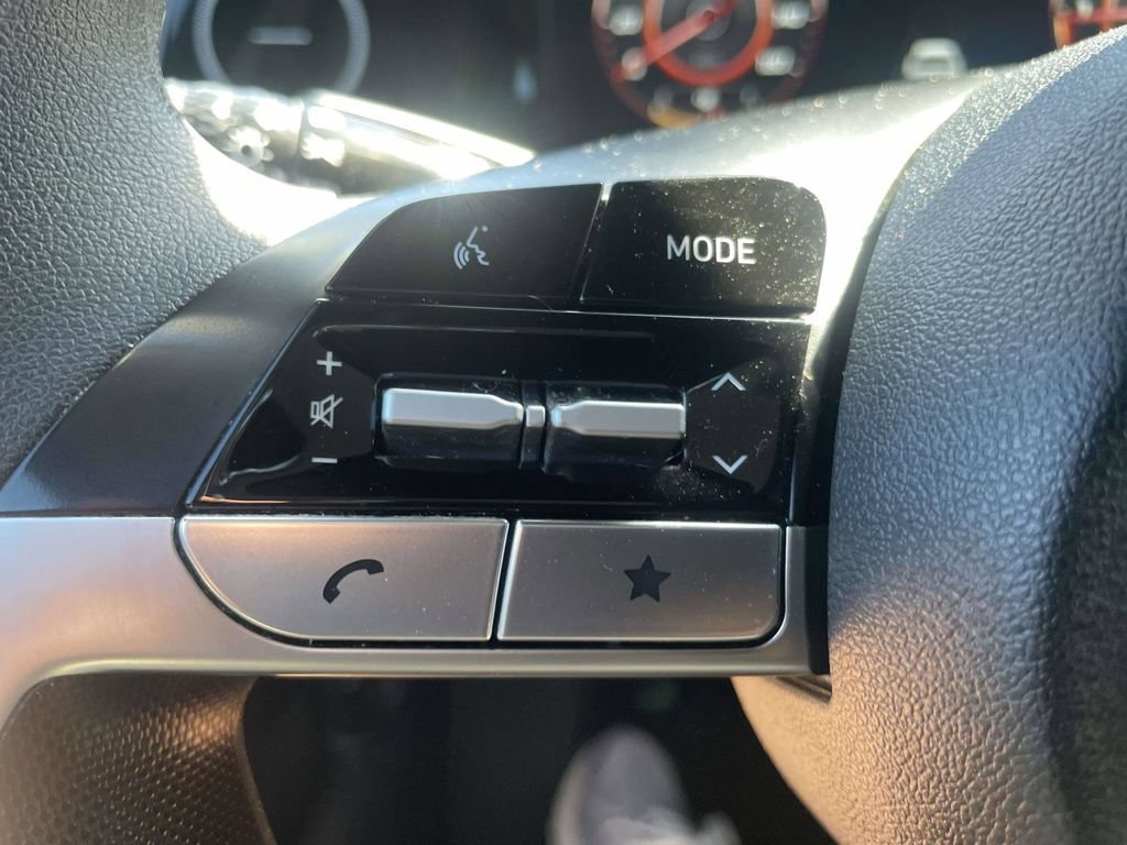 Used 2024 Hyundai Elantra SEL FWD image 18